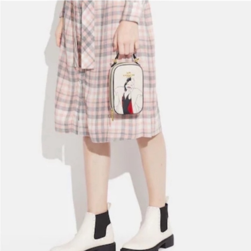 Disney X Coach Eva Phone Crossbody With Cruella Motif - Picture 5 of 5